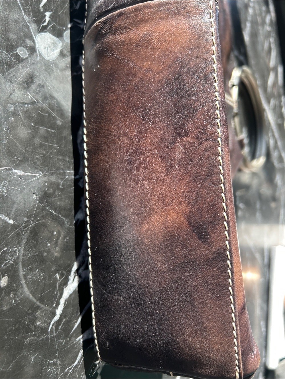 Vintage-Inspired Brown Leather Ring-Handle Bag - Picture 6 of 6